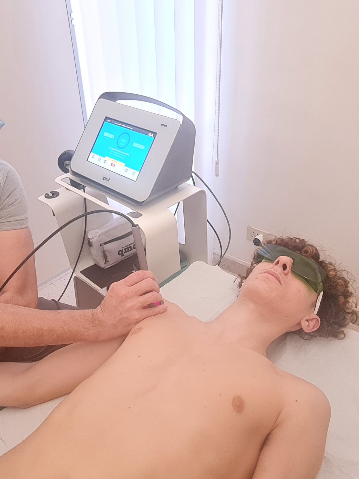 Fisioterapia - Laserterapia (qmd® ares cryo-thermal laser yag) - Mk Medical Roma